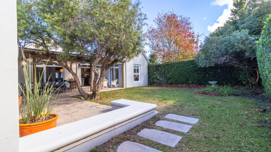 To Let 5 Bedroom Property for Rent in Onrus Western Cape